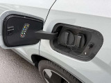 ◆充電/電気充電は左側リアフェンダーから。