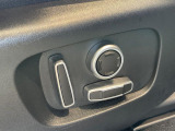 電動パワーシートですので運転中のシート調節も安全に行えます。微調整も可能ですのであなただけのドライビングポジションを実現します。