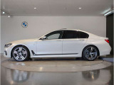 【拘りのFR】BMWが多く採用するFR車。ダイレクトでスポーティな加速感・シャープなハンドリングを実現。縦置きエンジンレイアウトにより、フラットで上質な乗り味です。