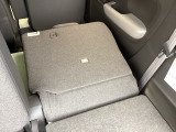 リアシートは簡単に倒すことができるので、ラゲッジルームも広がります。