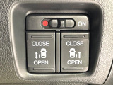 【両側パワースライドドア】スマートキーや運転席のスイッチで後席両側スライドドアの開閉が可能♪電動だから力を入れてドアを開ける必要が無く、小さなお子様でも簡単に開け閉めでき快適です♪