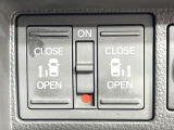 【両側パワースライドドア】スマートキーや運転席のスイッチで後席両側スライドドアの開閉が可能♪電動だから力を入れてドアを開ける必要が無く、小さなお子様でも簡単に開け閉めでき快適です♪