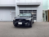 2025年5月登録のボルボXC60ウルトラB5ダークエディション で、最新鋭のハイブリッドカーです。ボディーカラーはオニキスブラックMで、シートはチャコールです。様々なセーフティー機能を装備します。