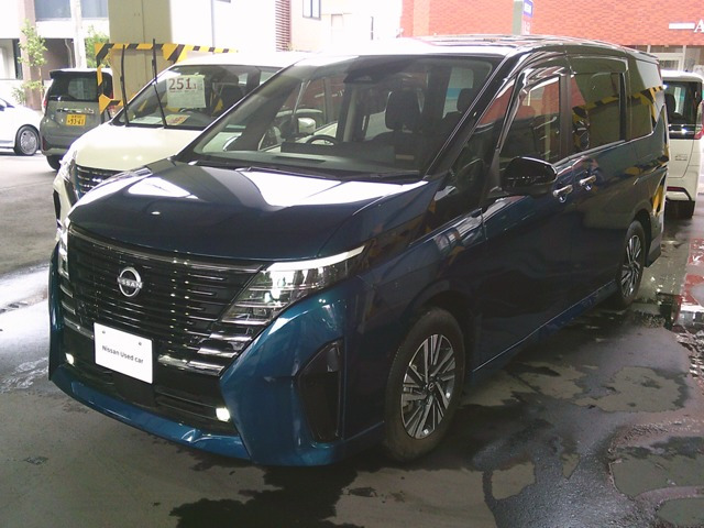 セレナ 1.4 e-POWER ハイウェイスターV