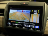 リバースギアに入れるだけで後方の表示へ切り替わります。夜間や雨の日の駐車も楽になりますよ。