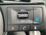 【プロパイロット】搭載。高速道路同一車線内走行時に、ステアリング、アクセル、ブレーキ操作をクルマがサポート。ドライバーの負担を軽減します。