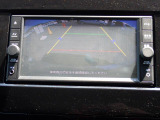 バックカメラ装備しております。駐車時に大変役に立ちますよ。駐車が苦手な方にも便利機能です。