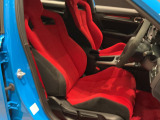 すわり心地の良い運転席・助手席です。長時間のドライブの疲れ軽減に貢献します。どうぞ快適なドライブを♪