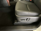 パワーシート搭載。微妙な調整が手軽にでき、ピッタリなポジションで運転することが可能です。