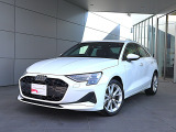 ・斜めからAudiを見るとプレス技術の高さを感じることができます。