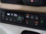 【オートエアコン】温度を設定すれば自動で快適な車内温度を保ちます。エアコン内部の高性能脱臭フィルターで車内のアレルゲンや花粉を除去。