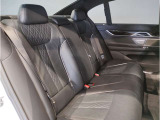 【エアバック】BMWのエアバックやその他の安全装備は、互いに補完しあう事で徹底した安全性を貫きます。万一の事故の際にそれぞれ最適な保護を提供してくれます!