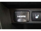 音声と映像が1本のケーブルで伝送できる便利なHDMIを装備しています。iPhoneやスマートフォンの画面と全く同じ画面がカーナビの画面に表示されるので、地図アプリや動画などのミラーリングが可能です。