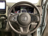 ハンドルにHondaセンシング系のクルーズコントロールやレーンキープアシストなどのスイッチと、オーディオの操作スイッチが装備されています。ハンドルから手を離さず安全に操作できます。