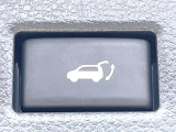 【パワーバックドア】スマートキーや運転席のボタンを押すだけでリアゲートが自動で開閉します!荷物を持っている時や、高い位置にあるバックドアを閉める際に便利な機能です♪
