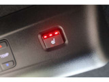 シートヒーターは後部座席にも装備されております!
