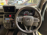 運転席まわり。スイッチやレバー等が使いやすく配置されています。