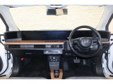 操作性に優れた運転席となります!小物入れや各ボタンの配置にこだわり、使いやすいです!座り心地もよく視認性も良好なのでロングドライブもお任せ下さい!