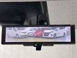 【インテリジェント ルームミラー】車両後方のカメラ映像をミラー面に映し出すので、車内の状況や、天候などに影響されずいつでもクリアな後方視界が得られます!