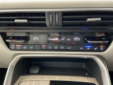 Wエアコン付きです!運転席・助手席それぞれ快適な車内でお過ごしいただけます。寒い時期には嬉しいシートヒーター、シートに直接装備してシートを冷やしたり温めてくれるシートエアコン付きです!