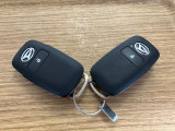 【スマートキー】 スマートキーを携帯していれば、ドアハンドルのボタンを押すだけでロックの解除ができます。