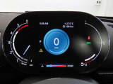 デジタルメーターは視認性が非常に良く、運転時の視線を逸らさず様々な情報の確認が行えます。