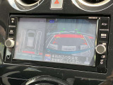まるで真上から見ているような、視認性の良いアラウンドビューモニターです。駐車が苦手な方でもこれでらくらく駐車できますよ。