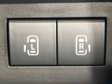 【両側パワースライドドア】スマートキーや運転席のスイッチで後席両側スライドドアの開閉が可能♪電動だから力を入れてドアを開ける必要が無く、小さなお子様でも簡単に開け閉めでき快適です♪