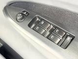 【電動格納ミラー】サイドミラーは電動格納式となっており、狭い駐車場でもキズがつくリスクを抑えられます。