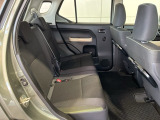 ゆったり座れるリヤシート!足元が広々としていて、乗り心地も良いです!