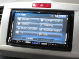 ナビゲーションはクラリオンメモリーナビ(NX813)を装着しております。AM、FM、CD、DVD再生、Bluetooth、音楽録音再生、フルセグTVがご使用いただけます。