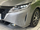 【LEDヘッドライト】悪天候や夜間走行時も良好な視界を確保し安心して運転できる高輝度LEDヘッドライトを装備!点灯速度が早く、消費電力も抑えられています。