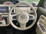 インテリアに合わせたデザインのステアリングは、運転される方のことも考え、運転しやすい形状、大きさです。是非一度、実際に触ってお確かめください。