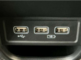 【USBポート】USBポートも装備されています、スマートフォンの充電やオーディオに連携も可能です、今や欠かせない装備の一つです!