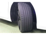 タイヤサイズ 235/40R19。