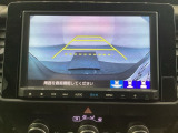 バックでの車庫入れも安心です! リアカメラが付いているバックモニター付のナビを装備しております。操作線もついており距離感も画面から確認できます。