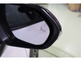 BSM搭載。バック出庫の際に左右から接近する車両を検知警告するRCTA。RCDも搭載。ドアを開ける際に後方からの接近車両との衝突の可能性がある場合インジケーターで警告するSEAも搭載しています。
