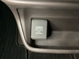 アクセサリーソケットはUSBのアダプターなどをつければ、スマホの充電にも使えます。周辺には物が置けるボックスがついています。