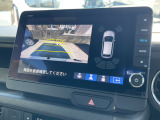 【バックカメラ】運転が苦手な方も車庫入れラクラク。ギアをリバースに入れれば自動的に切り換わりますので、面倒な操作は不要です。狭い駐車場も大切なお車を傷つけず安心です。