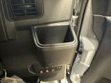 運転席のドリンクホルダーです。