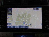 純正ナビを装備。タッチパネル式で使いやすく、お出かけもラクラクです。