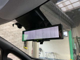 【インテリジェントルームミラー】切替レバーで後方を見やすく映像にできます。