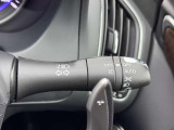 ライト・フォグランプ・方向指示器レバー。オートライト機能や各種ライトの切り替えをスムーズに行えます。