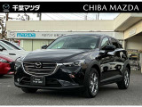 フロントグリルは立体形状を組み合わせた精緻なパターンを採用