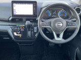 運転席周りの視界もよくハンドルも軽い取り回しなのですごく運転がしやすい車です。