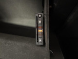 【ETC】有料道路を利用する際に料金所で停止することなく通過できる、ETC車載器(ノンストップ自動料金収受システム機器)が装備されています。セットアップを行うことで利用可能になります。