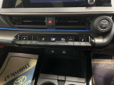 オートエアコン♪お好みの温度に設定するだけで車内を快適空間にしてくれますよ♪