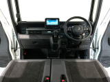 【前方視界】開放的な前方視界!運転がしやすく疲れにくいです♪窓が大きく、見通しがとっても良いおクルマですよ♪
