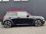 MINI正規ディーラーならではの品質の高い認定中古車を常時20台以上展示しております。