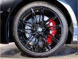 【BMWアロイホイル】軽量かつ強度に拘ったアロイホイル。走行性能ポテンシャルを引き出す設計。車の足元を引き締めてくれる大きなポイントはアロイホイルです。